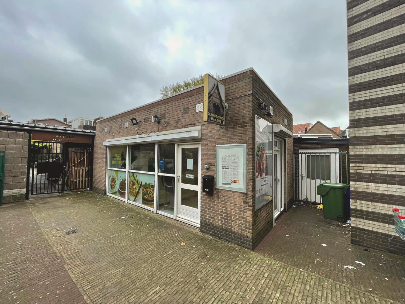 Verkoop afhaalrestaurant - Vierwiekenplein 15 - Oud-Beijerland - Horecamakelaardij Knook en Verbaas